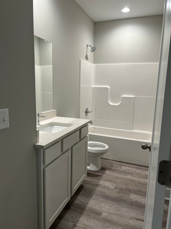 Building Photo - 3913 S Bluelake Ct