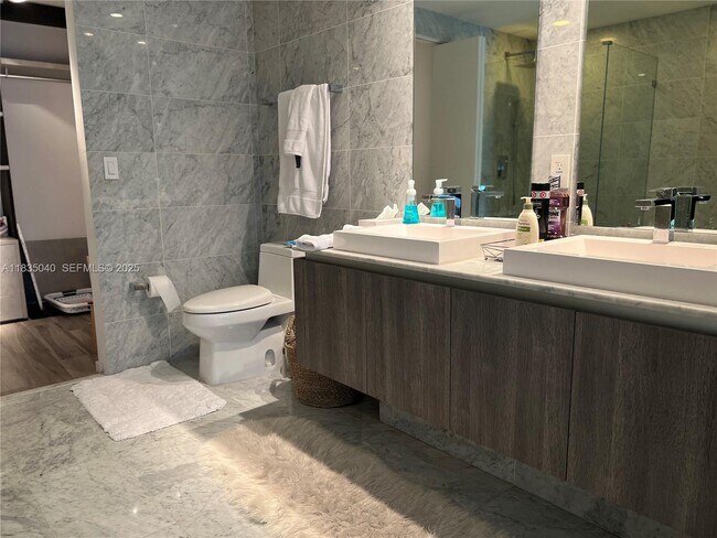 Building Photo - 801 S Miami Ave