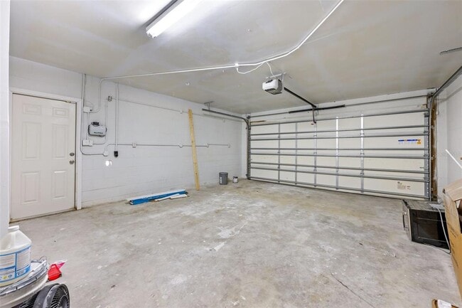 Building Photo - 2026 Bayou Grande Blvd NE