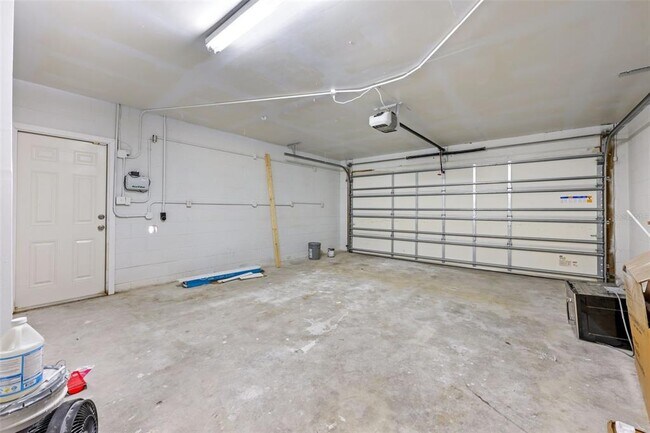Building Photo - 2026 Bayou Grande Blvd NE