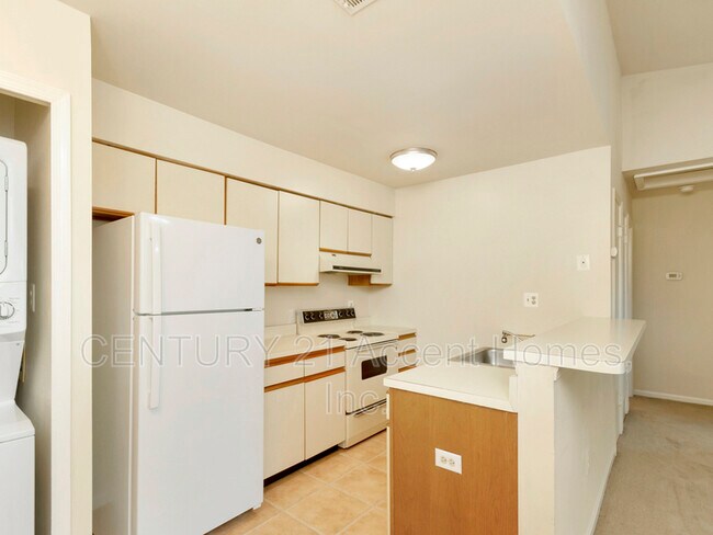 Building Photo - 8647 Beekman Pl