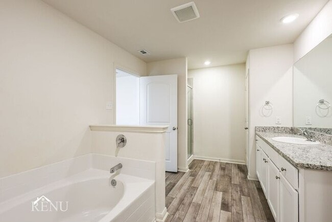 Building Photo - 2827 Praline Ferry