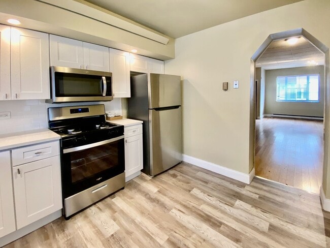 Building Photo - SWEET 2 BR / 1.5 BA HOUSE in South Philly w/ NEW KITCHEN & BATHS-Washer/Dryer & Yard!