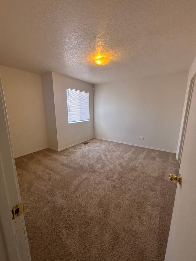 Building Photo - Rental home Near North Hills