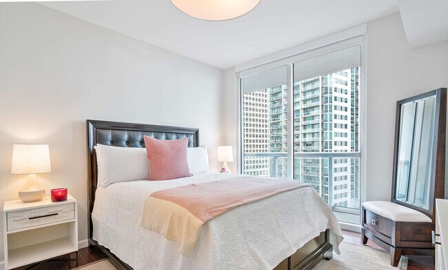 Building Photo - 485 Brickell Ave