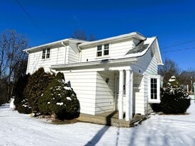 Building Photo - 915 Perry Hwy
