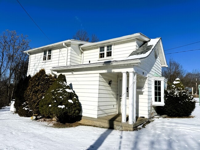 Building Photo - 915 Perry Hwy