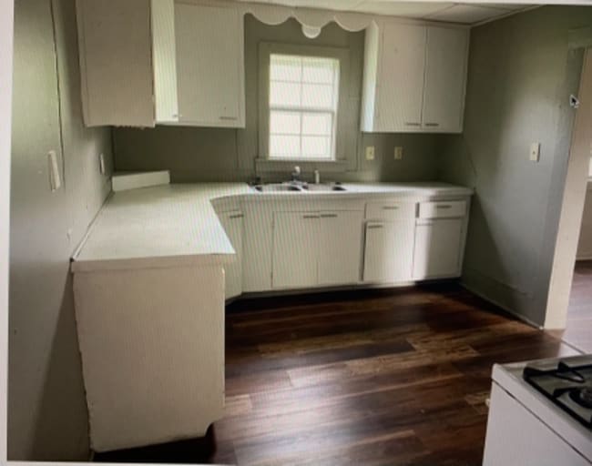 Building Photo - 2026 E 3rd Ave