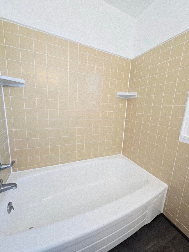 Building Photo - Renovated 3-Bedroom, 1-Bathroom Home in Beechfield