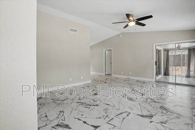 Building Photo - 1510 E Taro Ln