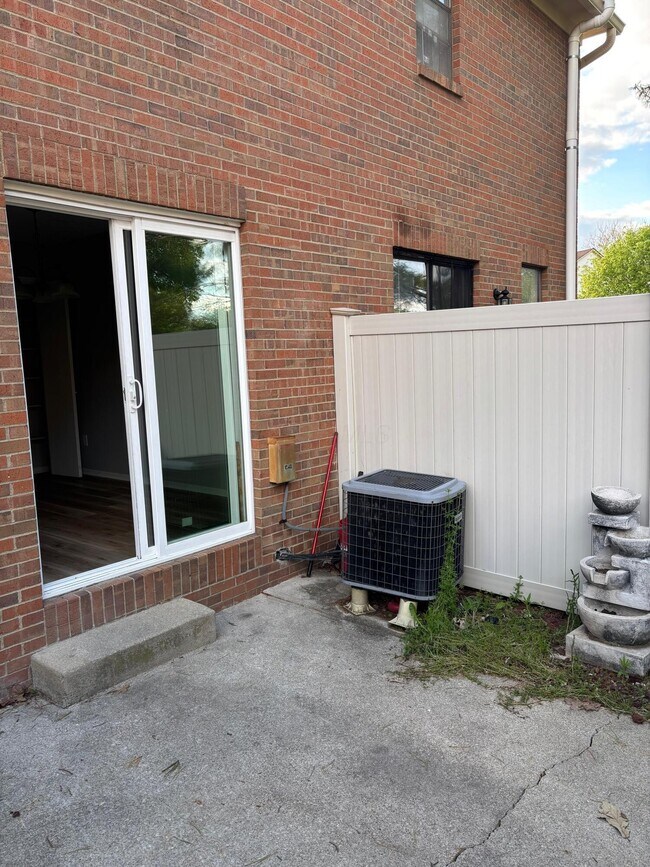 Building Photo - 7970 Trellage Ct