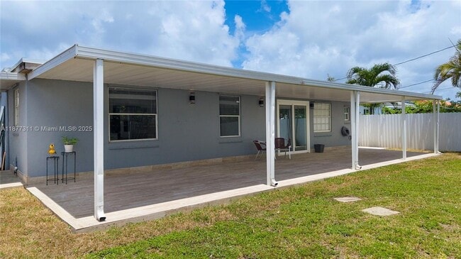 Building Photo - 921 NW 30th Ct