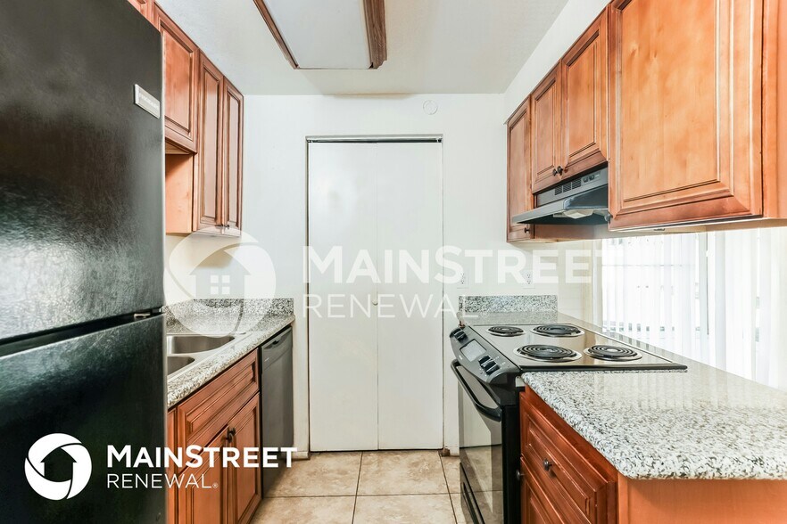 Building Photo - 7132 W Glenrosa Ave