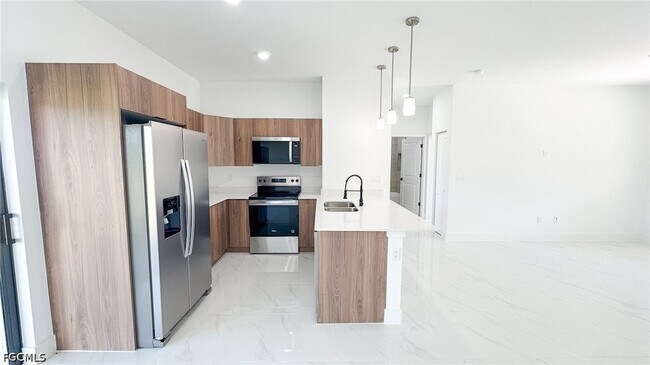 Building Photo - 723 Bering Ave S
