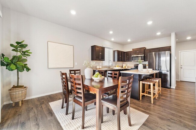 Building Photo - Beautiful Home in Puyallup