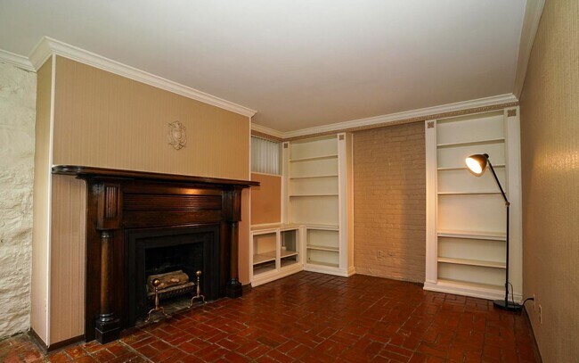 Building Photo - 1432 St James Ct