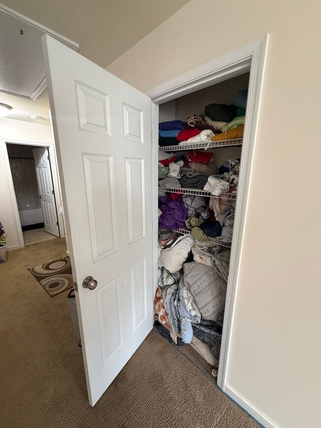 Building Photo - 3 Bdrm/2.5 Bth Home Located Close to I-95