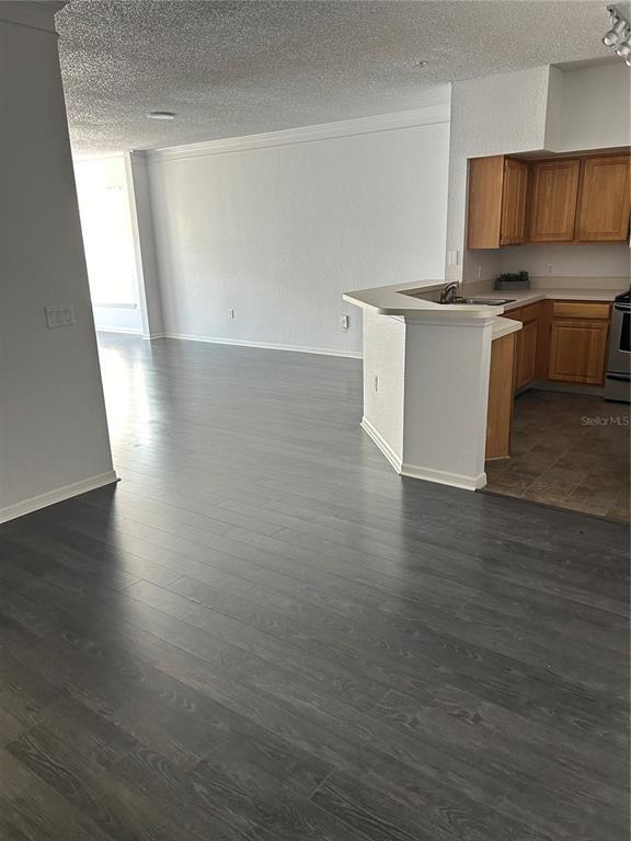Building Photo - 8300 Elm Park Dr