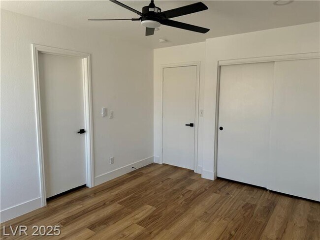 Building Photo - 8725 Russet Hills Ct