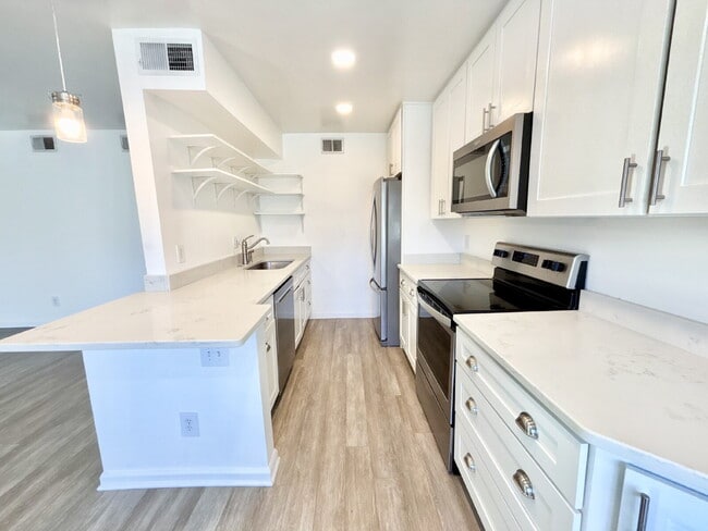 Building Photo - Gorgeous Updated Condo In Virginia Beach!