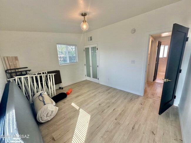 Building Photo - 227 S Ave B
