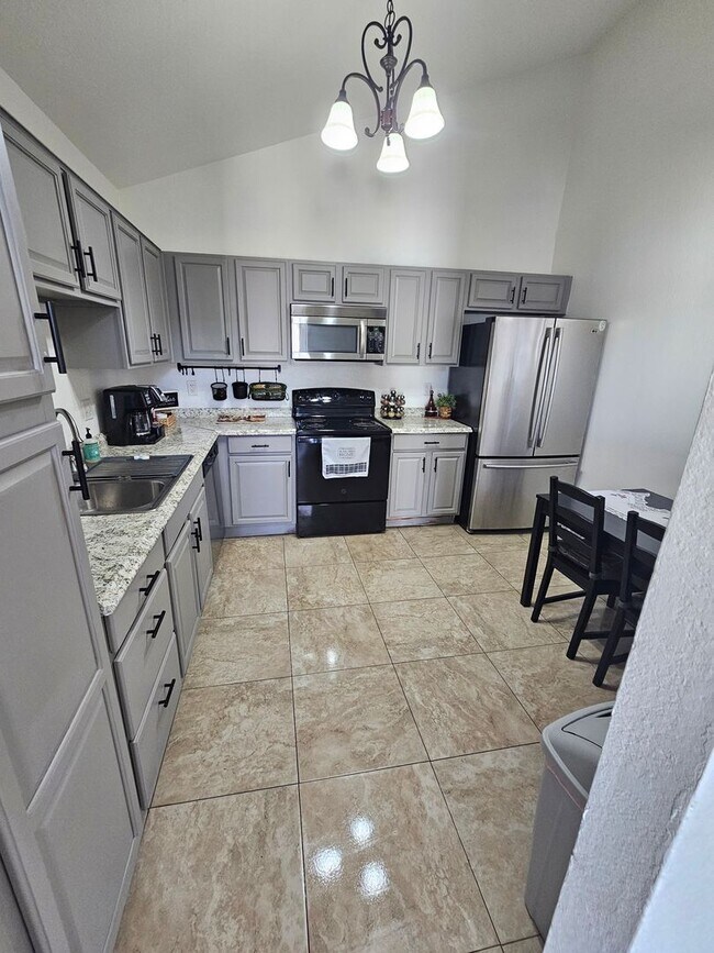 Building Photo - 2195 UNFURNISHED ~ $2395 PARTIALLY   FURNISHED  NO UTILITIES INCLUDED