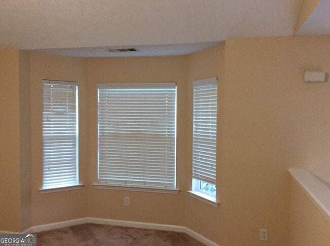 Building Photo - 4015 Yellow Pine Ct