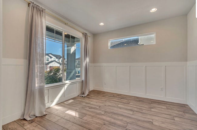 Building Photo - Spacious 6-Bedroom Home in the Heart of Vi...