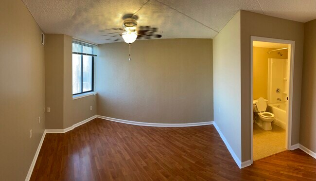 Building Photo - 1750 N Marywood Ave