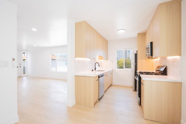 Building Photo - 3729 Glendon Ave