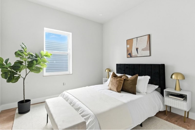 Building Photo - 34 Woodford St