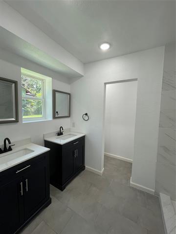 Building Photo - 607 E Monterey St