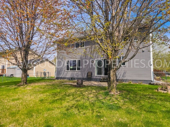 Building Photo - 4 Bedroom 3 Bath Home 3 Car Garage with large fenced in yard in Waukee