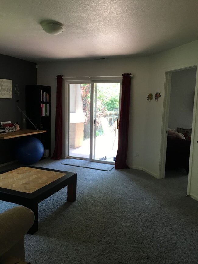 Building Photo - Adorable 2 bed/2 bath home in Southwest Lo...