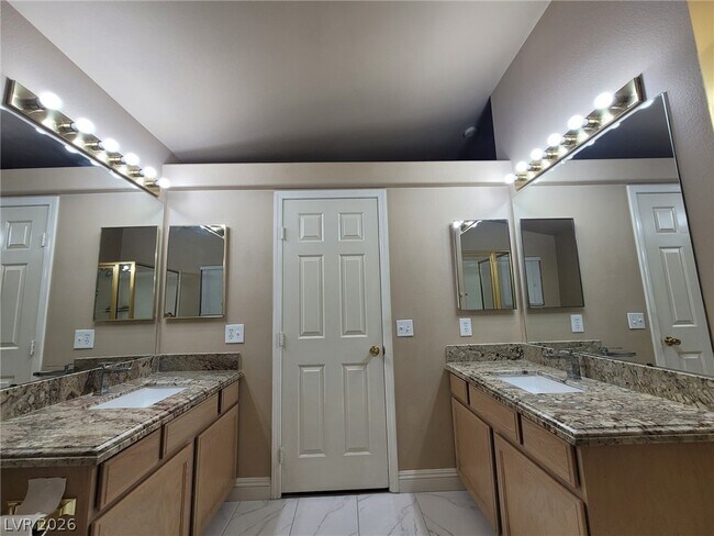 Building Photo - 8217 Broward Ln