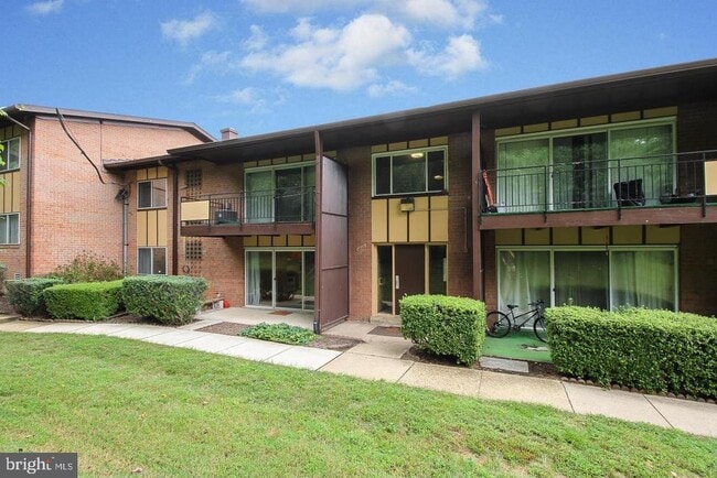 Building Photo - 10028 Fair Wds Dr