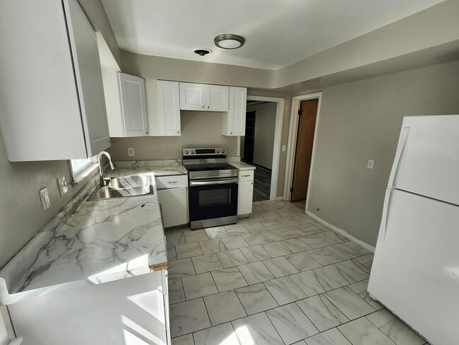 Building Photo - 18314 Chagrin Blvd