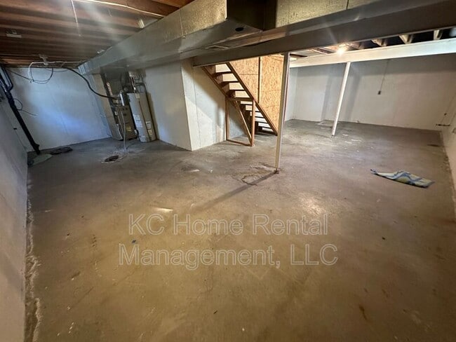 Building Photo - 10037 W 86th Terrace