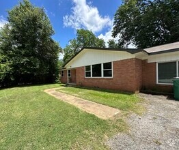 Building Photo - 516 W Point Tap Rd