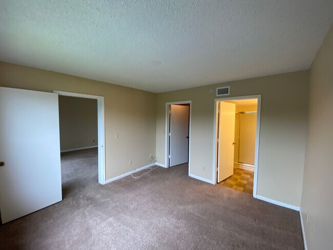 Building Photo - 13525 Eagle Ridge Dr
