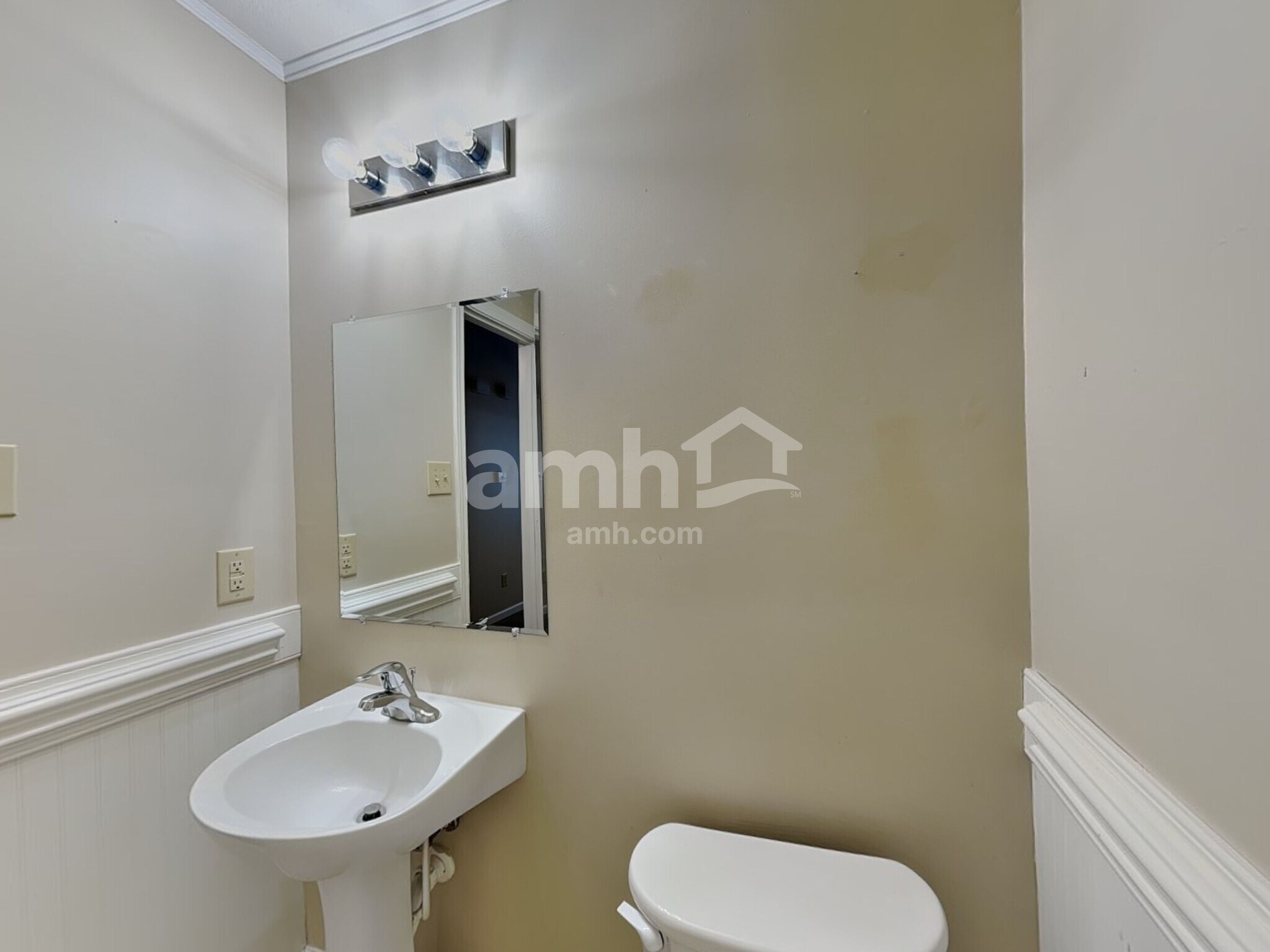 Building Photo - 926 Littleton Dr