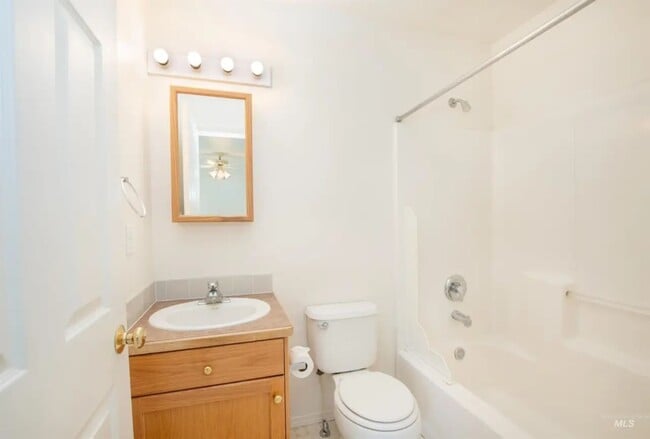 Building Photo - Stony Meadow Drive