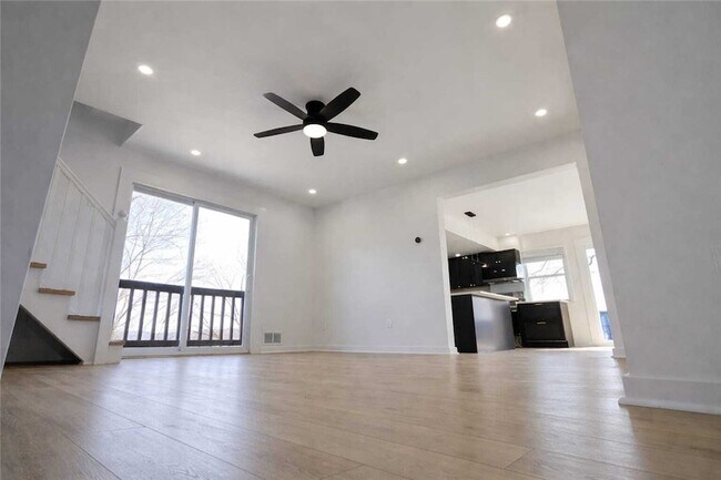 Building Photo - 107 Shoup St