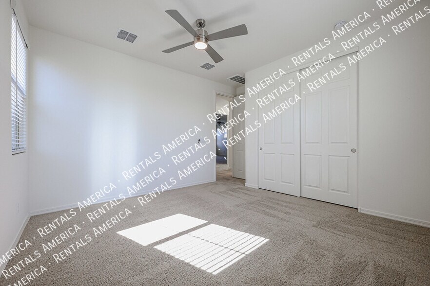 Building Photo - 1095 S Sunset Dr