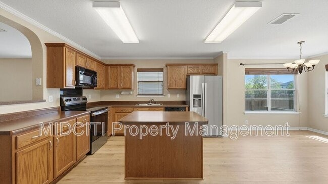 Building Photo - 2432 Medina Dr