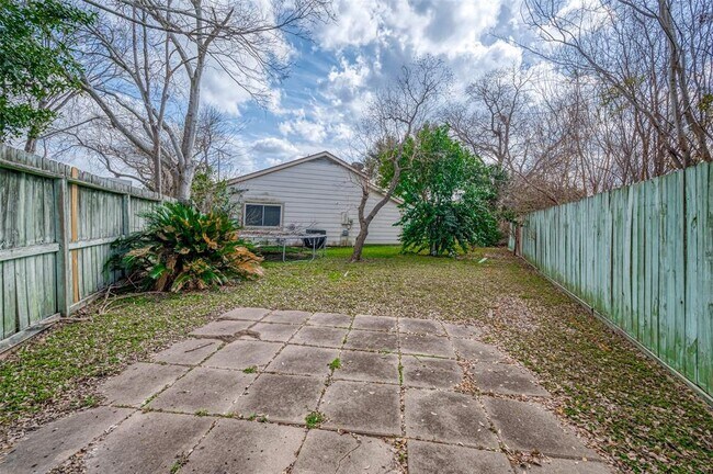 Building Photo - 13850 Walnut Hollow Ln