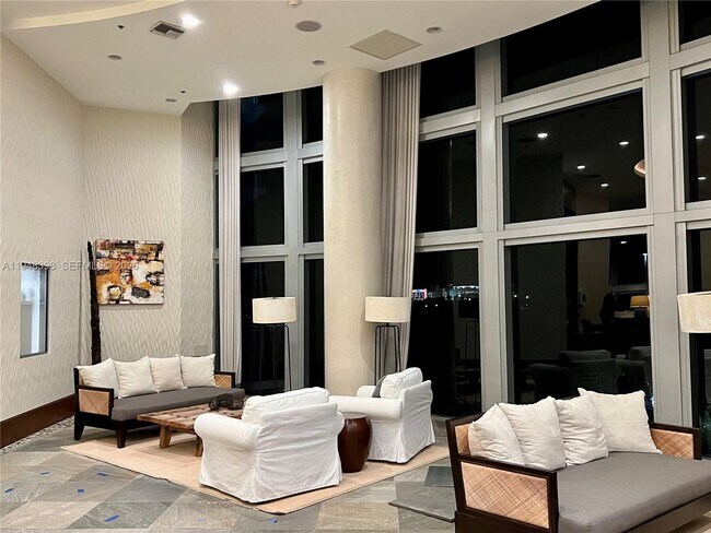 Building Photo - 2681 N Flamingo Rd