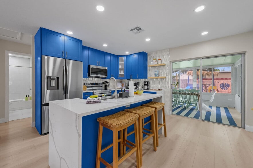 Building Photo - 7957 CottonWoode Dr