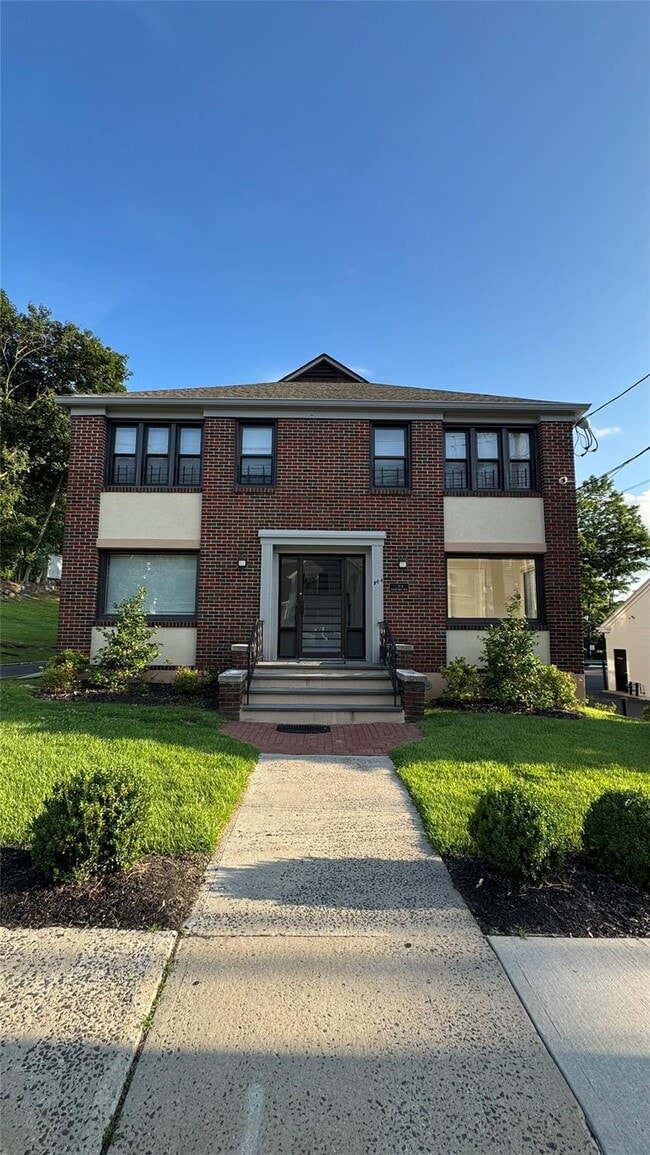 Building Photo - 504 Ashford Ave