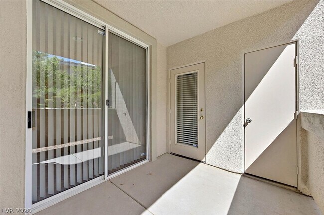 Building Photo - 908 Domnus Ln